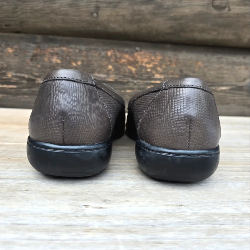 Clarks Bendables Bayou Classic Minimalist Taupe Leather Comfort Loafers 9W